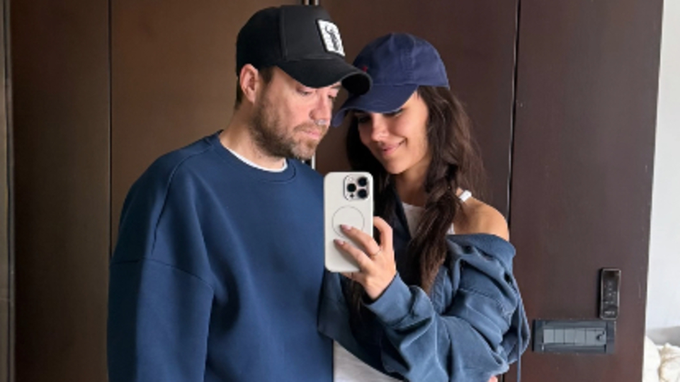 Ünlü çiften aşk dolu ayna pozu!